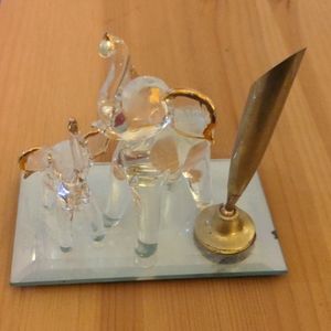 Elephant penholder
